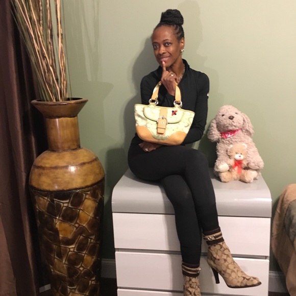 Handbag - Picture 3 of 6